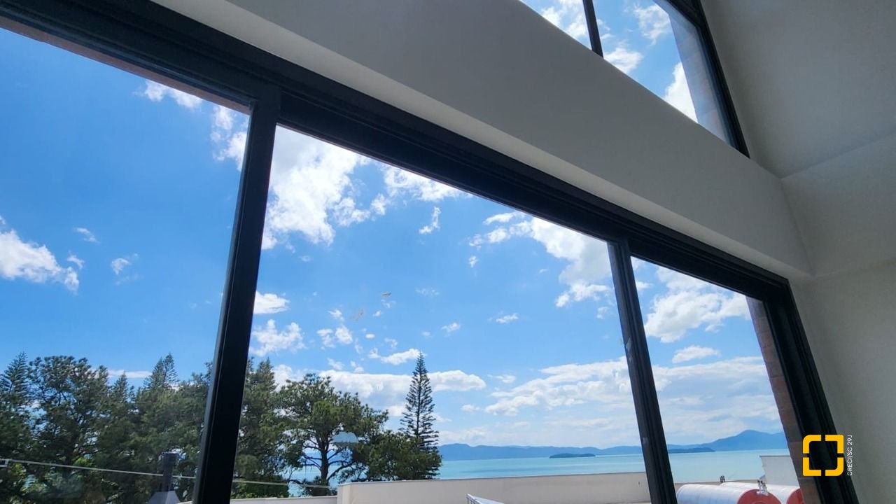 Apartamento com 51m², 1 quarto (sendo 1 suíte), 1 garagem, no bairro Cacupé em Florianópolis