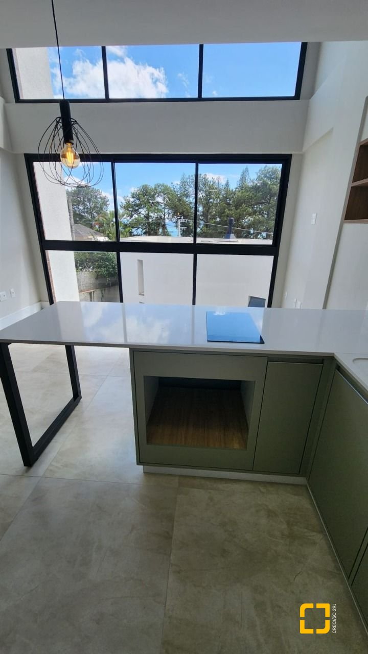 Apartamento com 51m², 1 quarto (sendo 1 suíte), 1 garagem, no bairro Cacupé em Florianópolis
