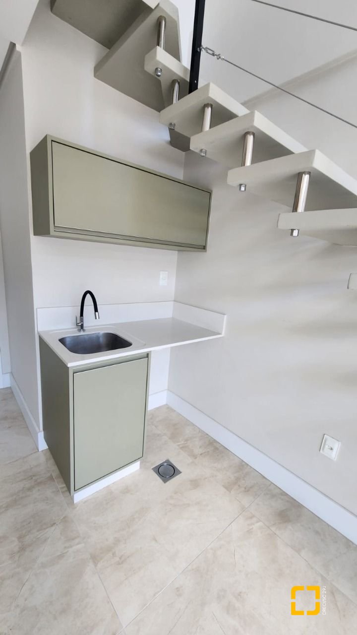Apartamento com 51m², 1 quarto (sendo 1 suíte), 1 garagem, no bairro Cacupé em Florianópolis