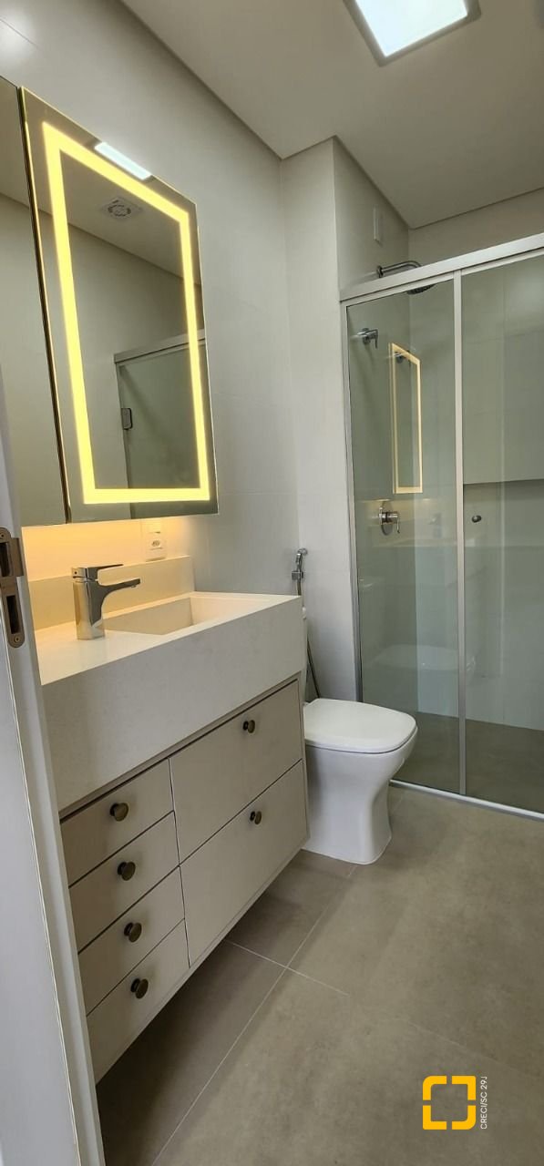 Apartamento com 51m², 1 quarto (sendo 1 suíte), 1 garagem, no bairro Cacupé em Florianópolis