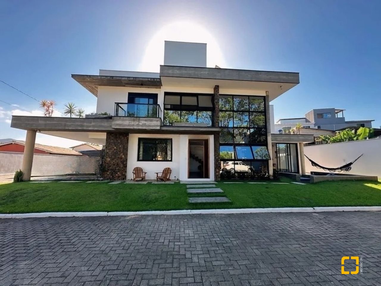 Casa de Condomínio com 275m², 7 quartos (sendo 3 suítes), 6 garagens, no bairro Campeche em Florianópolis