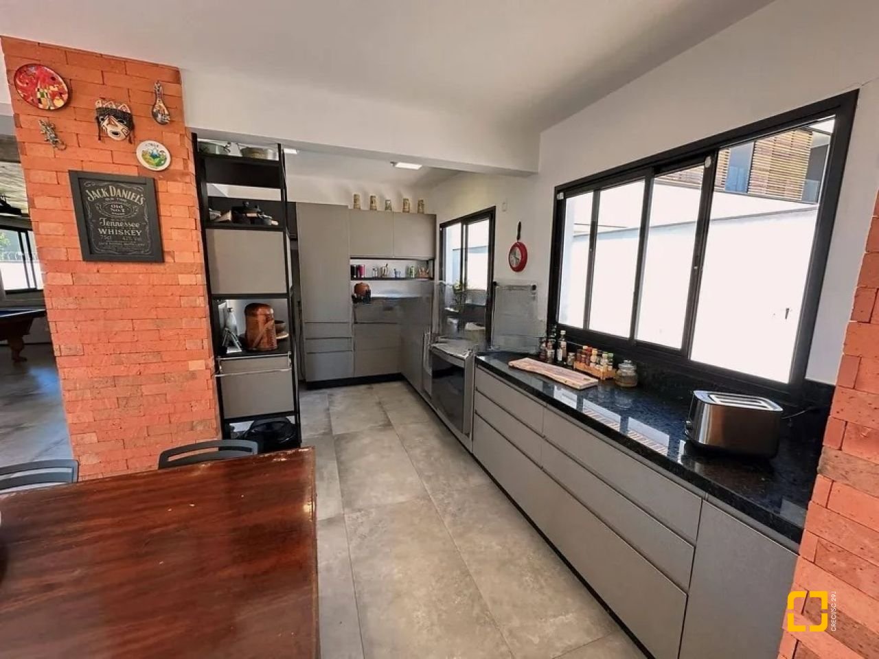 Casa de Condomínio com 275m², 7 quartos (sendo 3 suítes), 6 garagens, no bairro Campeche em Florianópolis