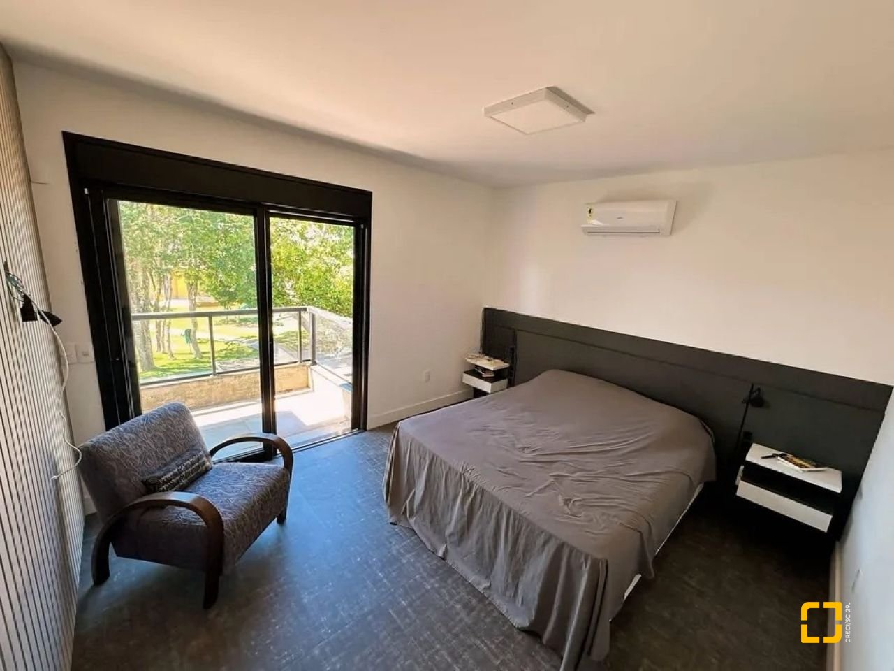 Casa de Condomínio com 275m², 7 quartos (sendo 3 suítes), 6 garagens, no bairro Campeche em Florianópolis
