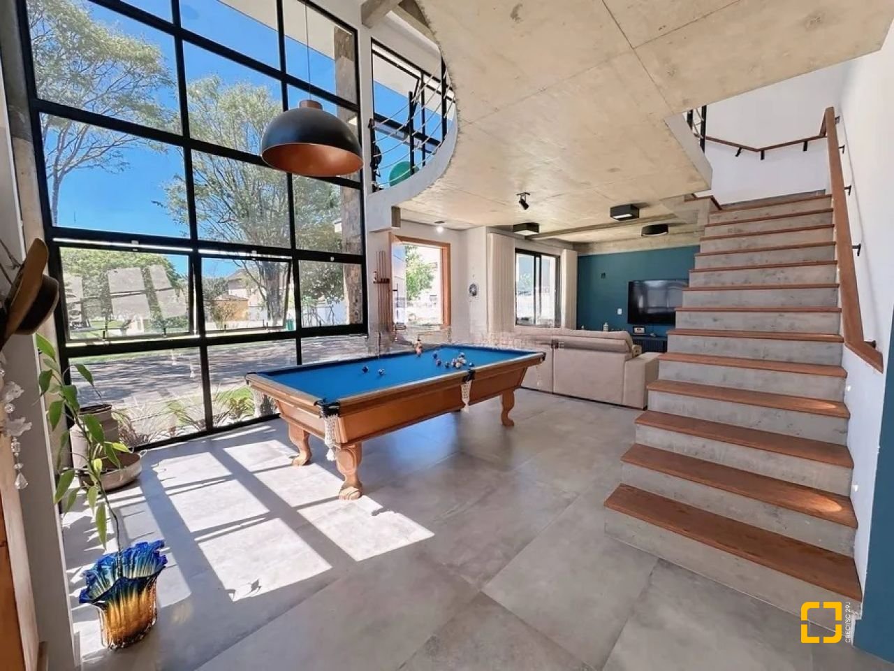 Casa de Condomínio com 275m², 7 quartos (sendo 3 suítes), 6 garagens, no bairro Campeche em Florianópolis