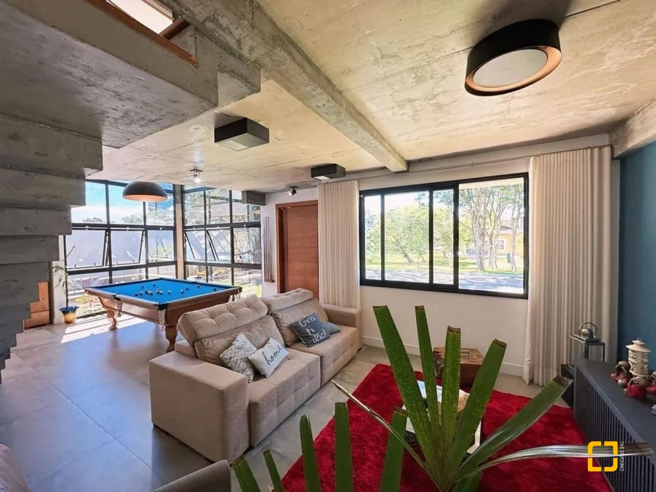 Casa de Condomínio com 275m², 7 quartos (sendo 3 suítes), 6 garagens, no bairro Campeche em Florianópolis
