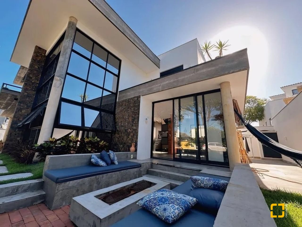 Casa de Condomínio com 275m², 7 quartos (sendo 3 suítes), 6 garagens, no bairro Campeche em Florianópolis
