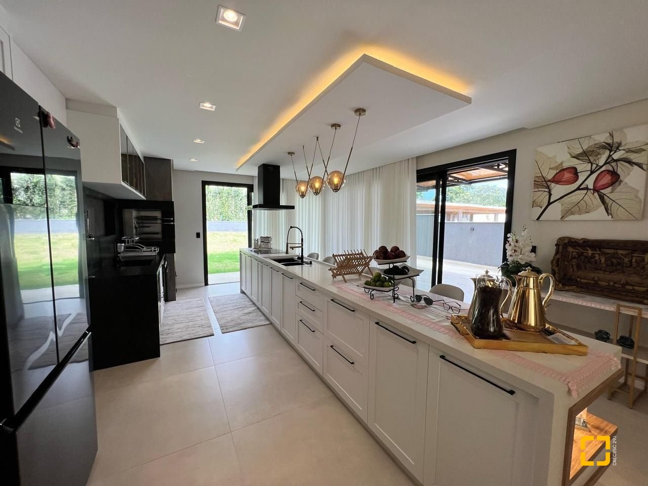 Casa de Condomínio com 225m², 3 quartos (sendo 3 suítes), 2 garagens, no bairro Ingleses do Rio Vermelho em Florianópolis