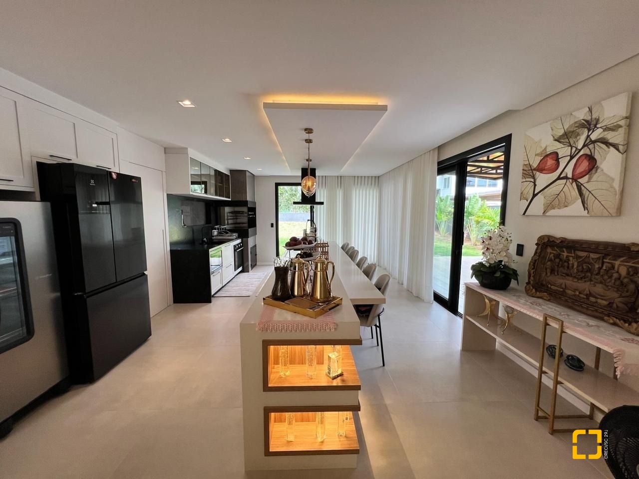 Casa de Condomínio com 225m², 3 quartos (sendo 3 suítes), 2 garagens, no bairro Ingleses do Rio Vermelho em Florianópolis