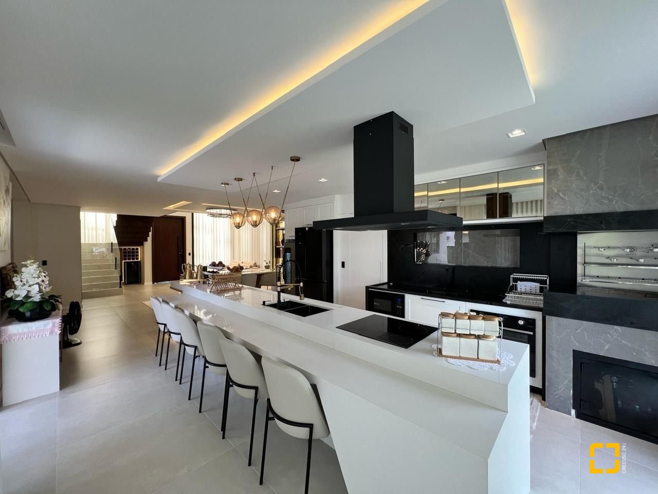 Casa de Condomínio com 225m², 3 quartos (sendo 3 suítes), 2 garagens, no bairro Ingleses do Rio Vermelho em Florianópolis