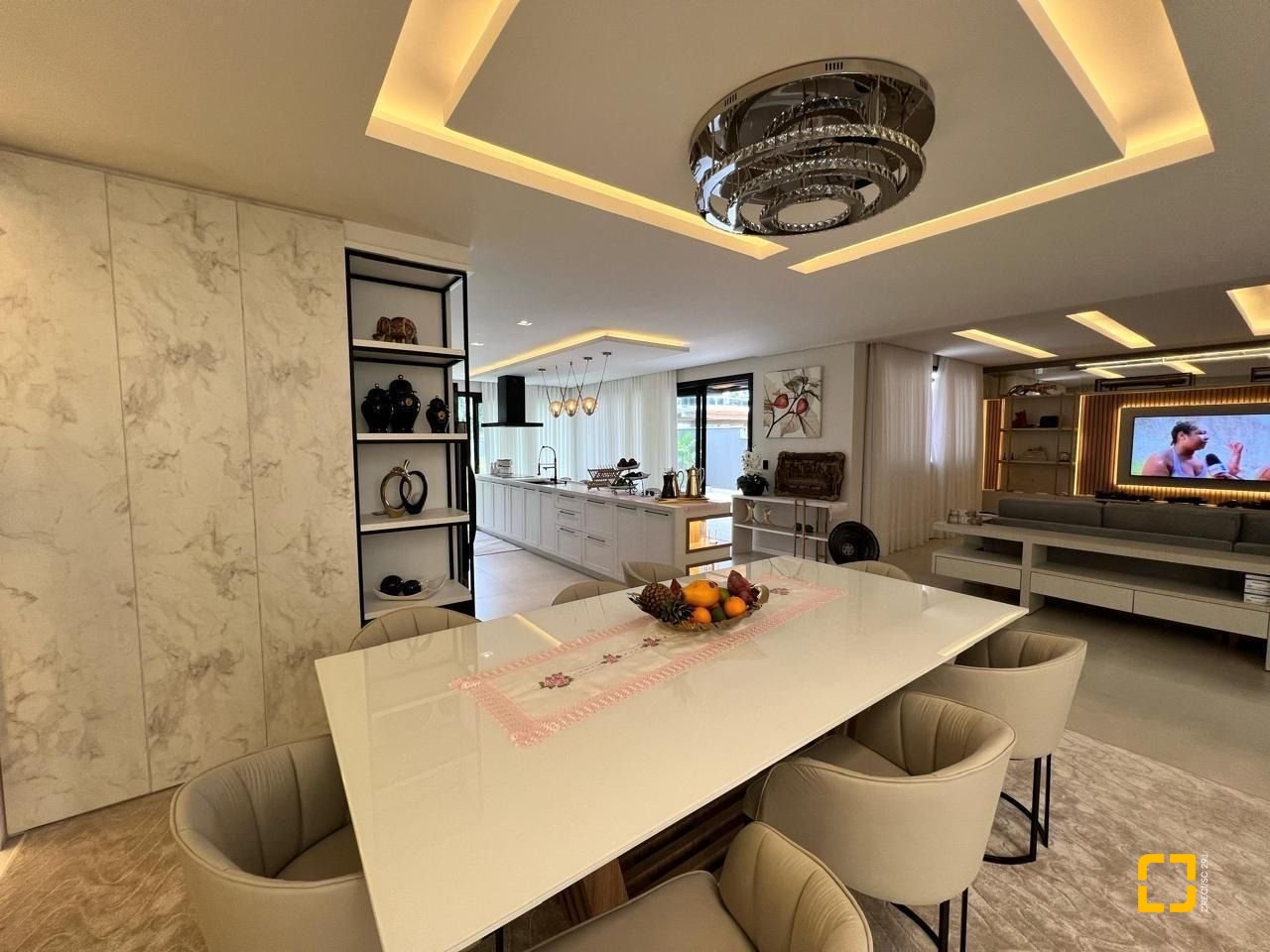 Casa de Condomínio com 225m², 3 quartos (sendo 3 suítes), 2 garagens, no bairro Ingleses do Rio Vermelho em Florianópolis