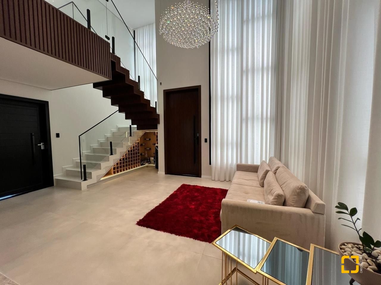 Casa de Condomínio com 225m², 3 quartos (sendo 3 suítes), 2 garagens, no bairro Ingleses do Rio Vermelho em Florianópolis