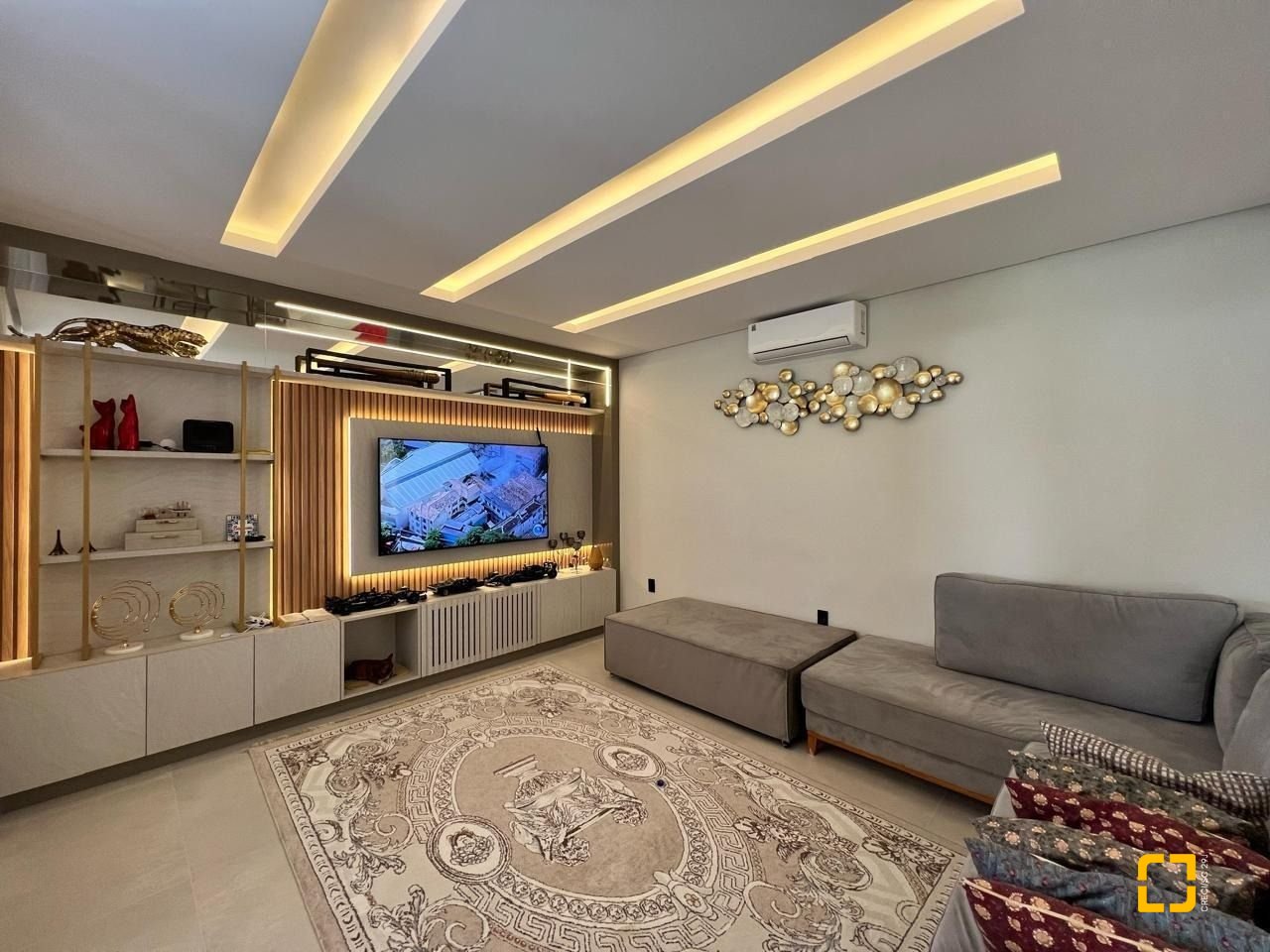 Casa de Condomínio com 225m², 3 quartos (sendo 3 suítes), 2 garagens, no bairro Ingleses do Rio Vermelho em Florianópolis