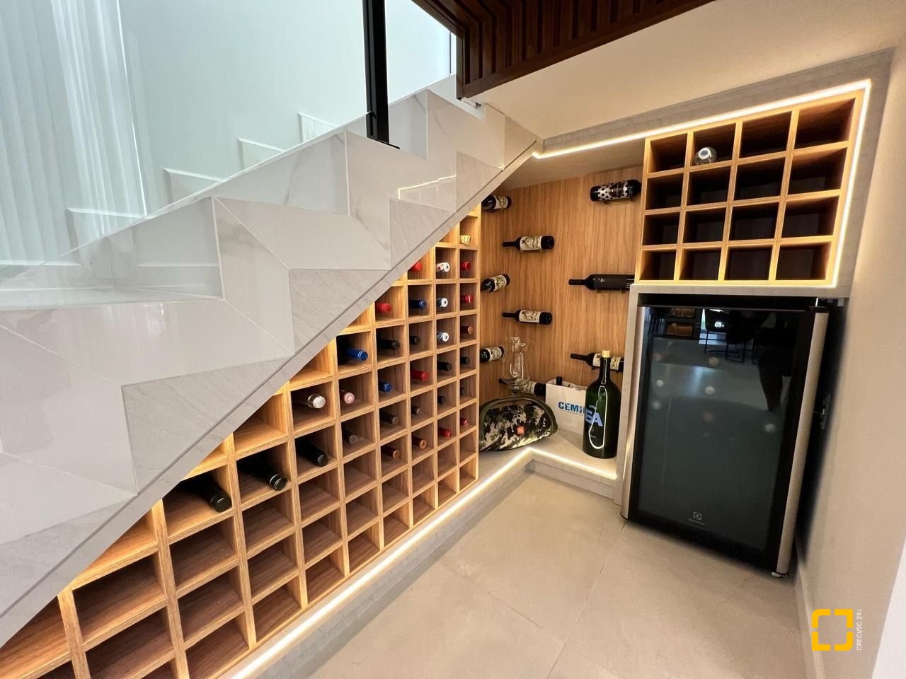 Casa de Condomínio com 225m², 3 quartos (sendo 3 suítes), 2 garagens, no bairro Ingleses do Rio Vermelho em Florianópolis