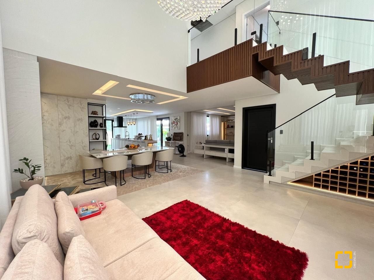 Casa de Condomínio com 225m², 3 quartos (sendo 3 suítes), 2 garagens, no bairro Ingleses do Rio Vermelho em Florianópolis