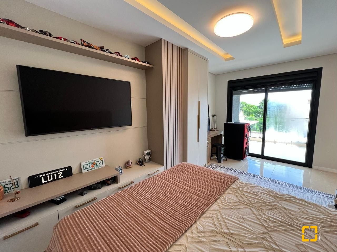 Casa de Condomínio com 225m², 3 quartos (sendo 3 suítes), 2 garagens, no bairro Ingleses do Rio Vermelho em Florianópolis