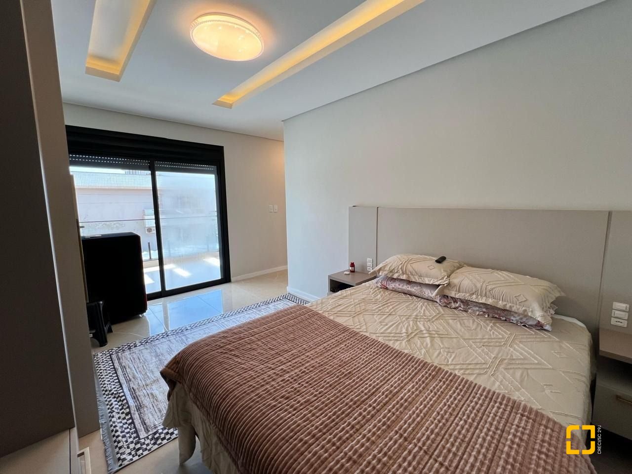 Casa de Condomínio com 225m², 3 quartos (sendo 3 suítes), 2 garagens, no bairro Ingleses do Rio Vermelho em Florianópolis