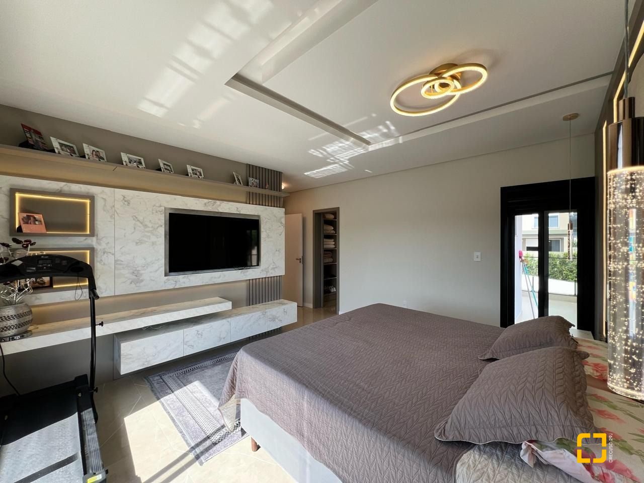 Casa de Condomínio com 225m², 3 quartos (sendo 3 suítes), 2 garagens, no bairro Ingleses do Rio Vermelho em Florianópolis