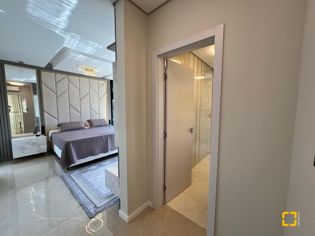 Casa de Condomínio com 225m², 3 quartos (sendo 3 suítes), 2 garagens, no bairro Ingleses do Rio Vermelho em Florianópolis