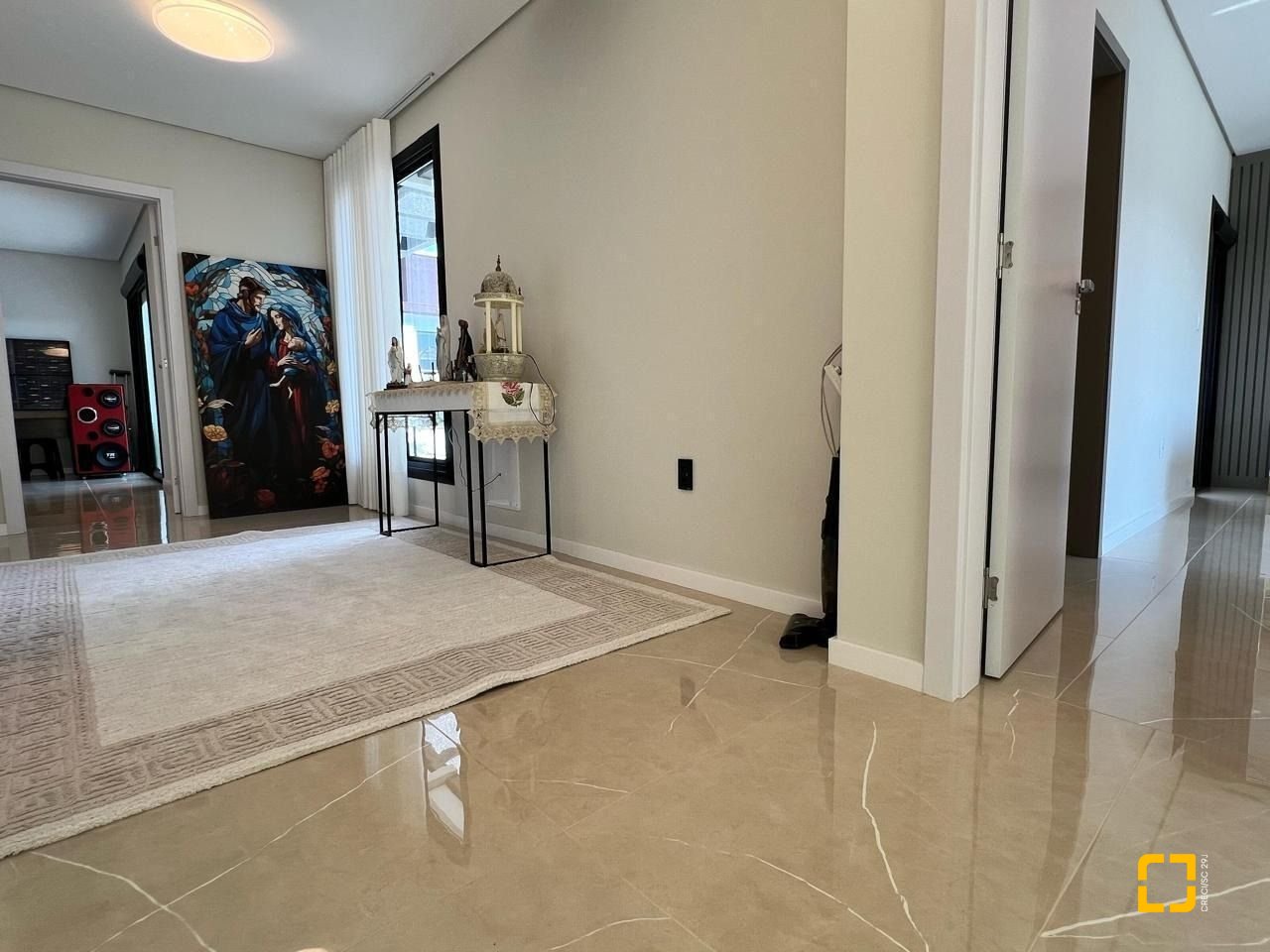 Casa de Condomínio com 225m², 3 quartos (sendo 3 suítes), 2 garagens, no bairro Ingleses do Rio Vermelho em Florianópolis