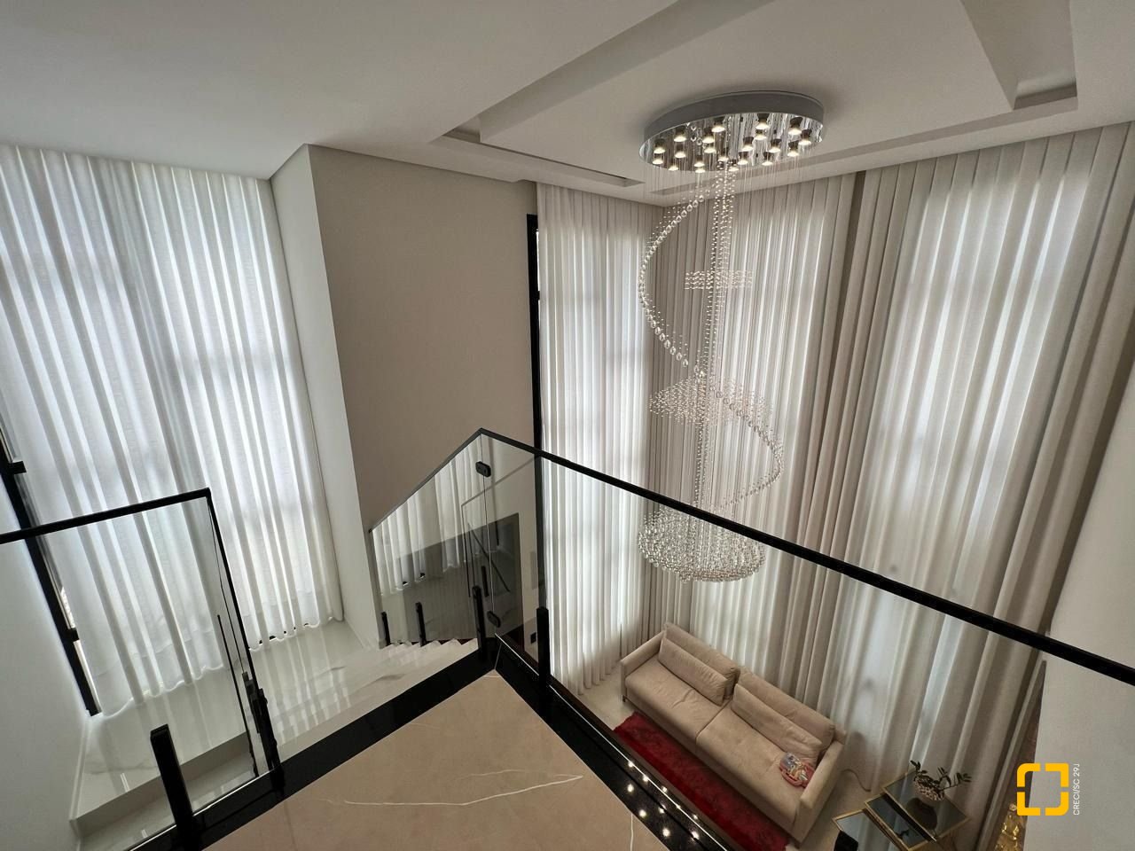 Casa de Condomínio com 225m², 3 quartos (sendo 3 suítes), 2 garagens, no bairro Ingleses do Rio Vermelho em Florianópolis