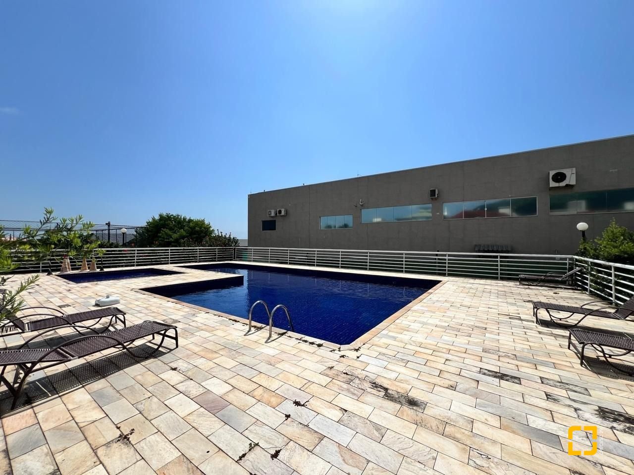 Casa de Condomínio com 225m², 3 quartos (sendo 3 suítes), 2 garagens, no bairro Ingleses do Rio Vermelho em Florianópolis