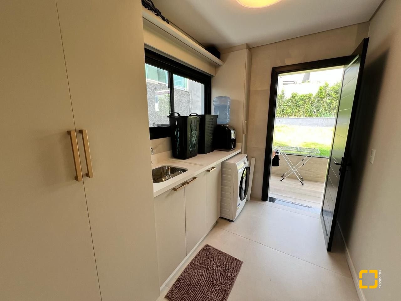 Casa de Condomínio com 225m², 3 quartos (sendo 3 suítes), 2 garagens, no bairro Ingleses do Rio Vermelho em Florianópolis