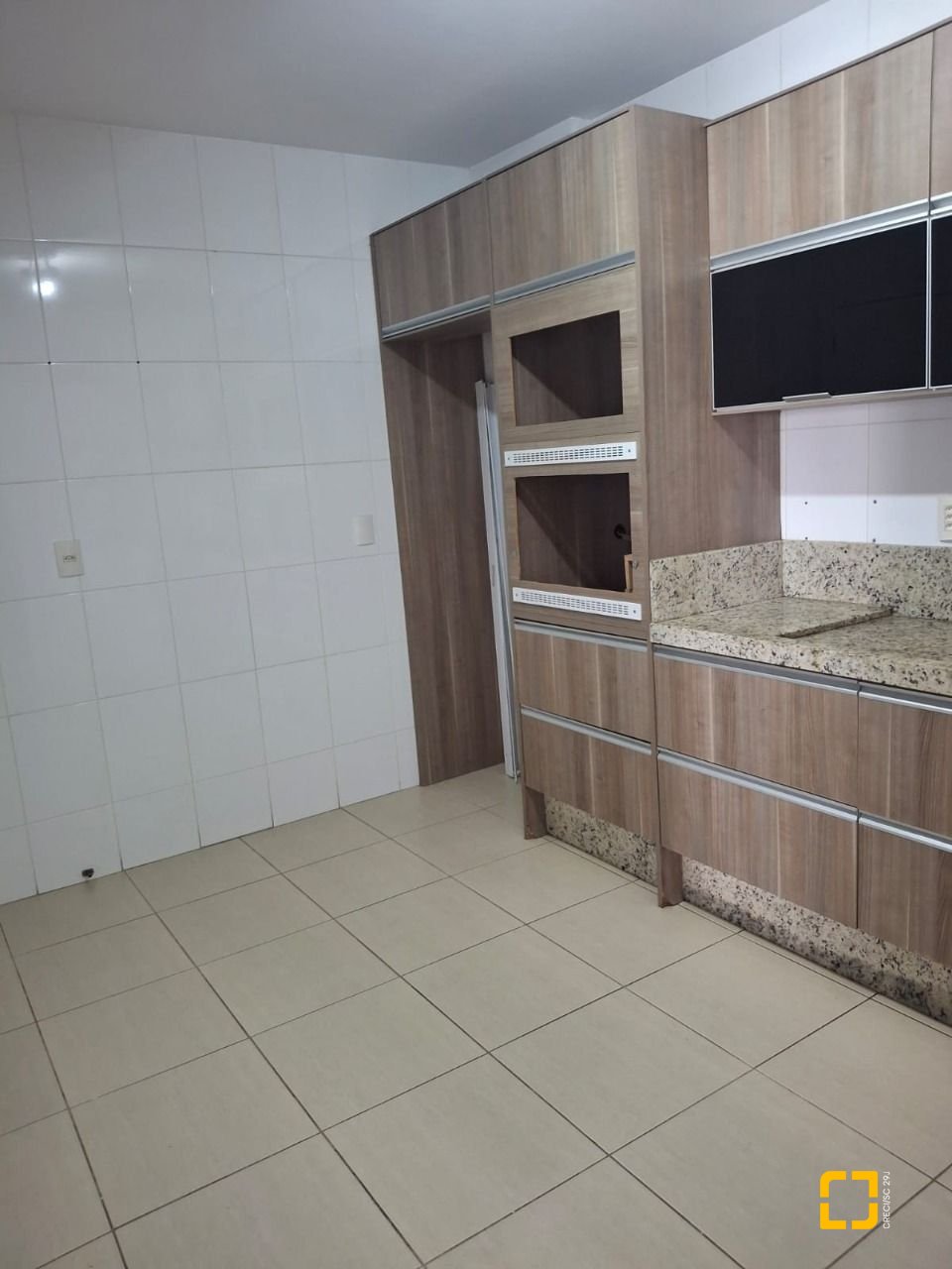 Apartamento com 103m², 3 quartos (sendo 1 suíte), 1 garagem, no bairro Campinas em São José