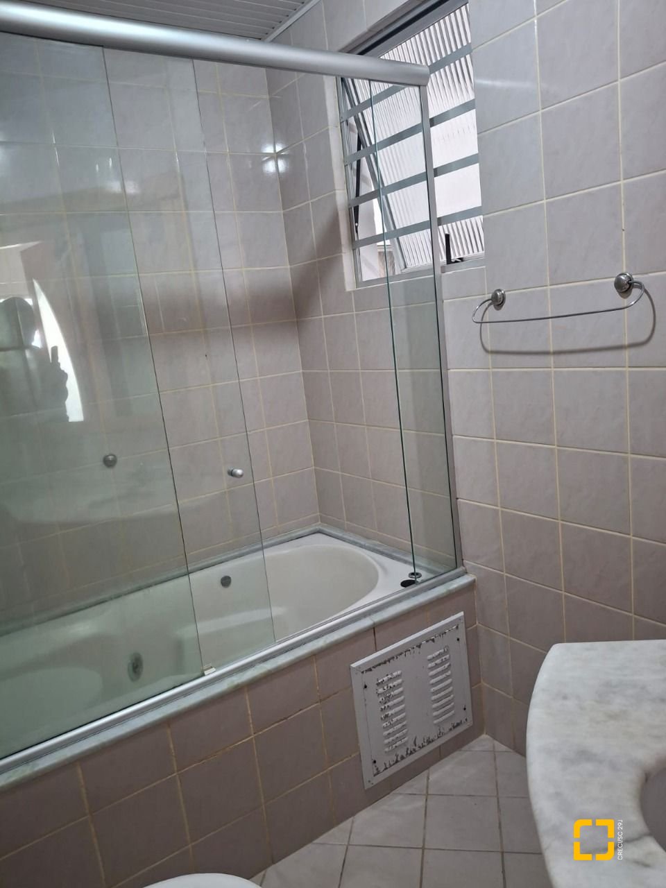 Apartamento com 103m², 3 quartos (sendo 1 suíte), 1 garagem, no bairro Campinas em São José
