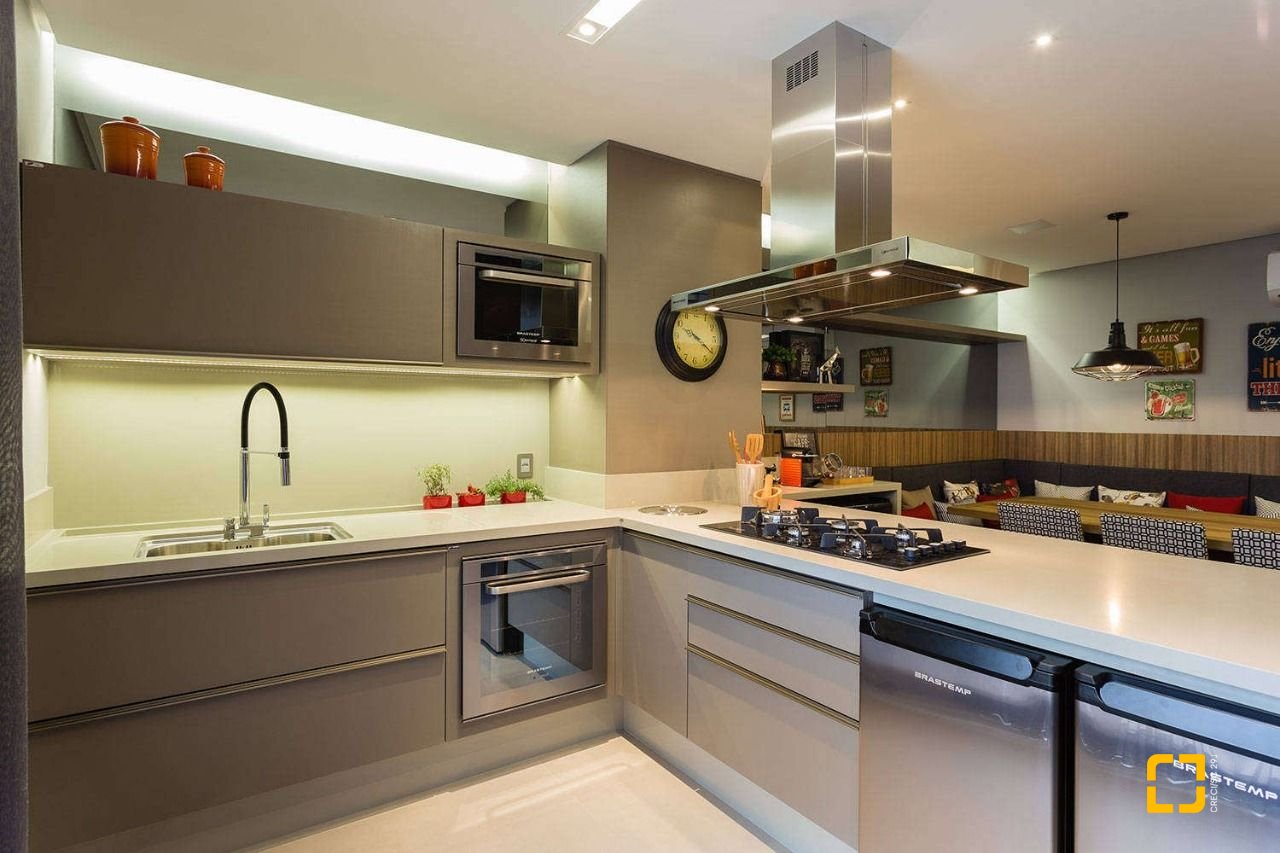 Apartamento com 143m², 3 quartos (sendo 3 suítes), 3 garagens, no bairro Campinas em São José