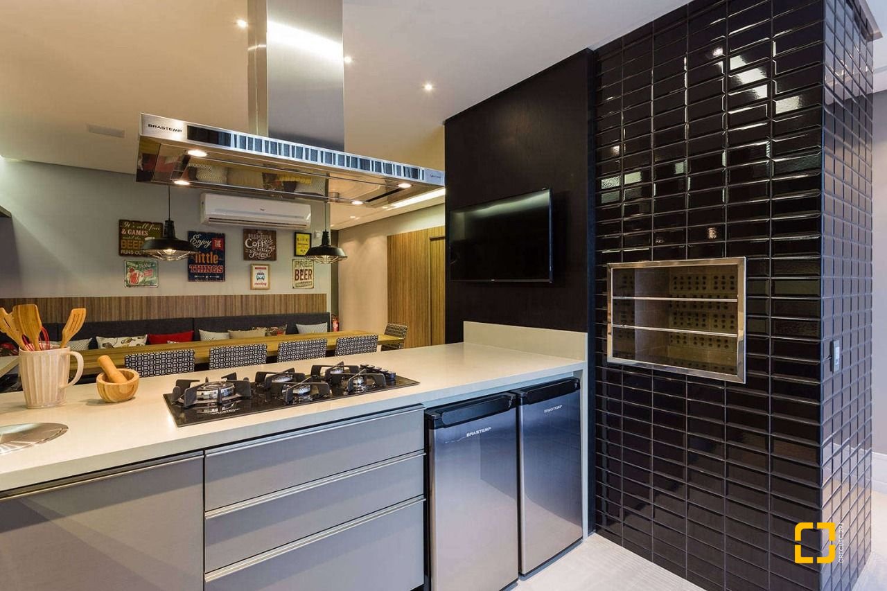 Apartamento com 143m², 3 quartos (sendo 3 suítes), 3 garagens, no bairro Campinas em São José