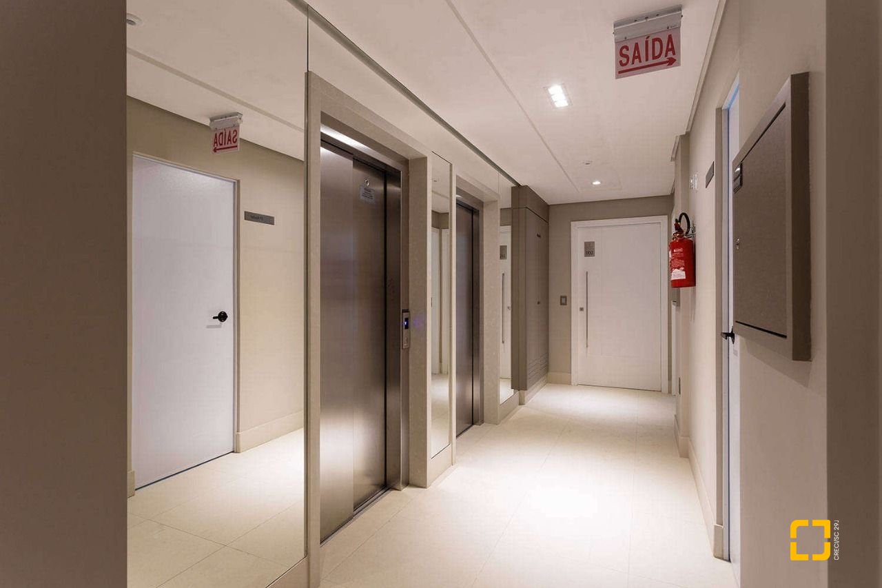 Apartamento com 143m², 3 quartos (sendo 3 suítes), 3 garagens, no bairro Campinas em São José