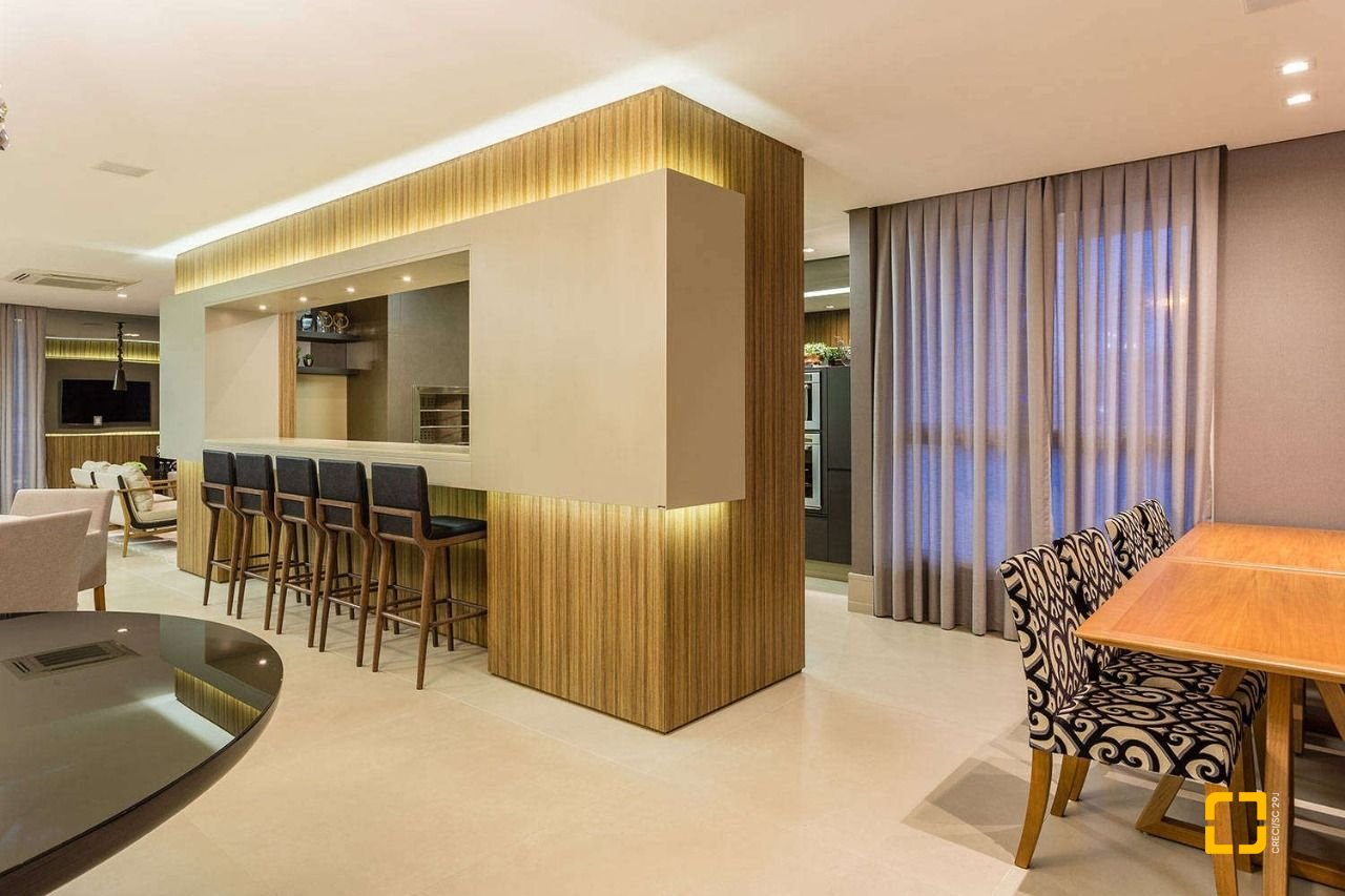 Apartamento com 143m², 3 quartos (sendo 3 suítes), 3 garagens, no bairro Campinas em São José