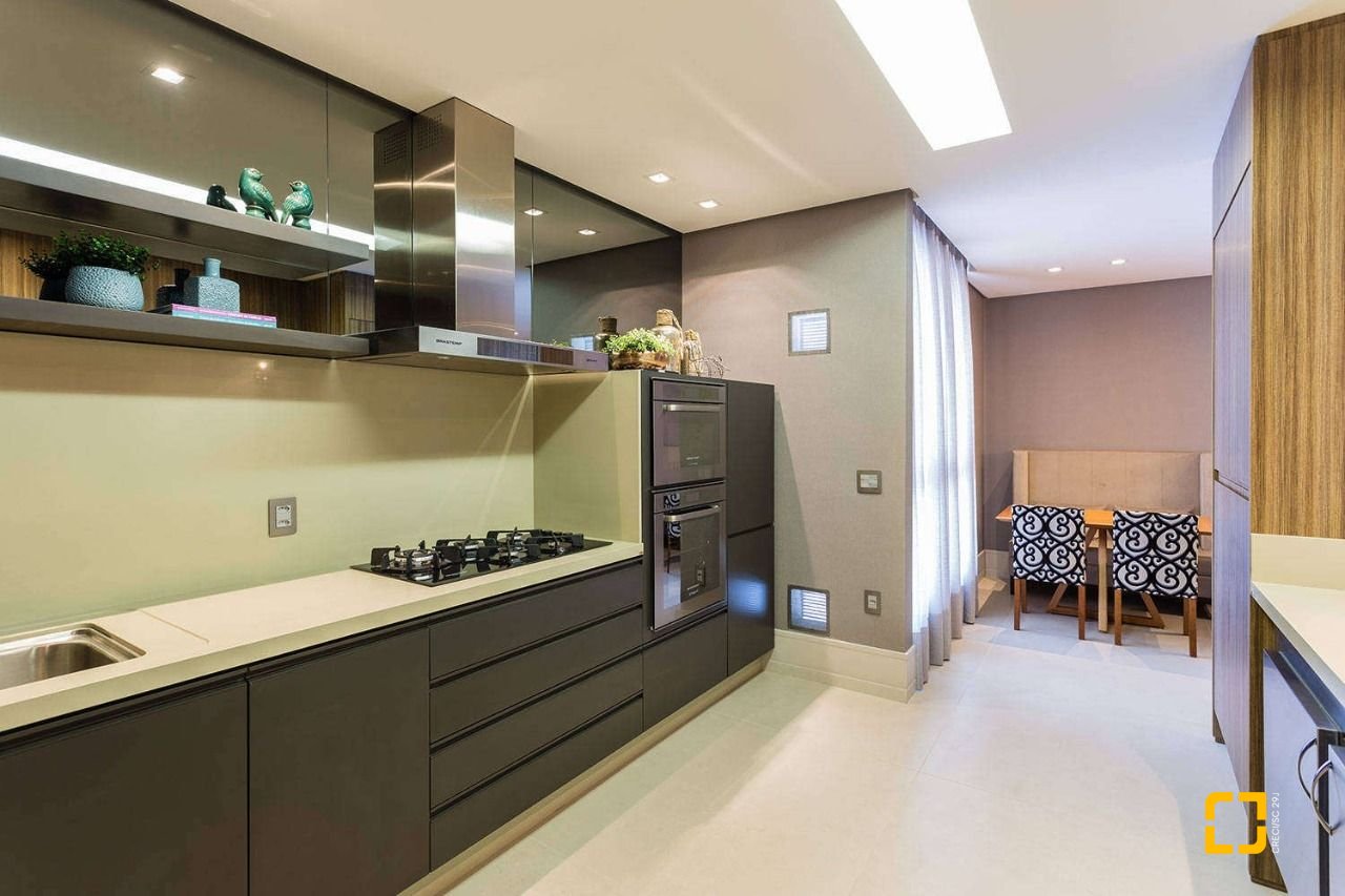 Apartamento com 143m², 3 quartos (sendo 3 suítes), 3 garagens, no bairro Campinas em São José