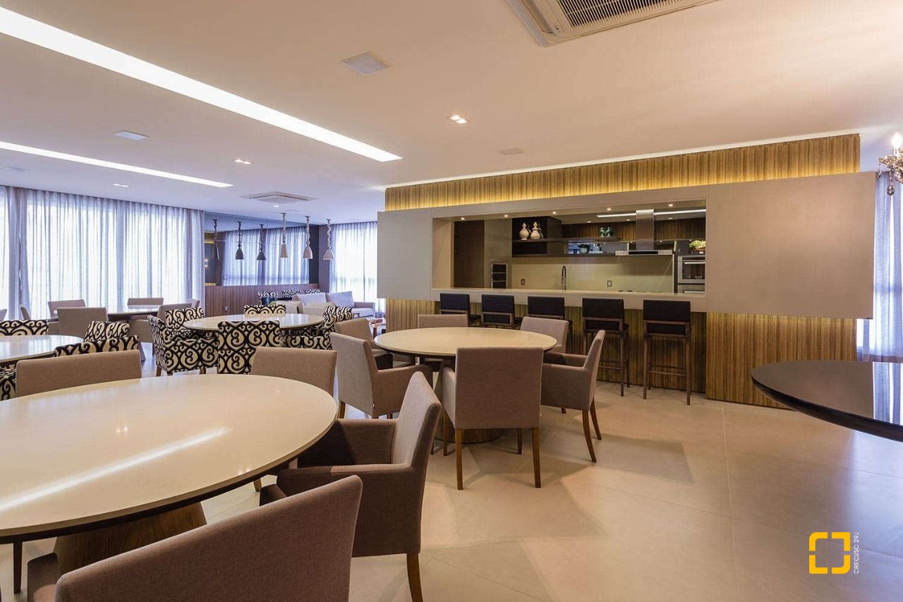 Apartamento com 143m², 3 quartos (sendo 3 suítes), 3 garagens, no bairro Campinas em São José