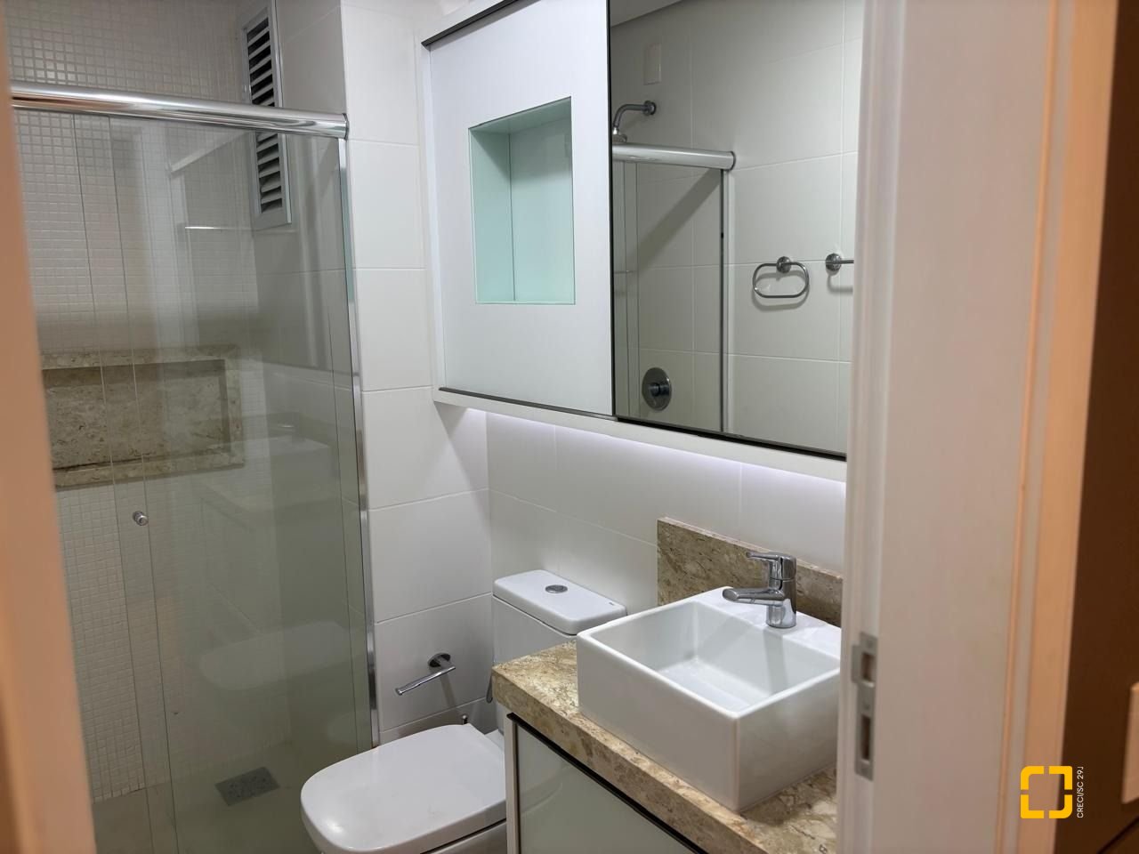 Apartamento com 143m², 3 quartos (sendo 3 suítes), 3 garagens, no bairro Campinas em São José