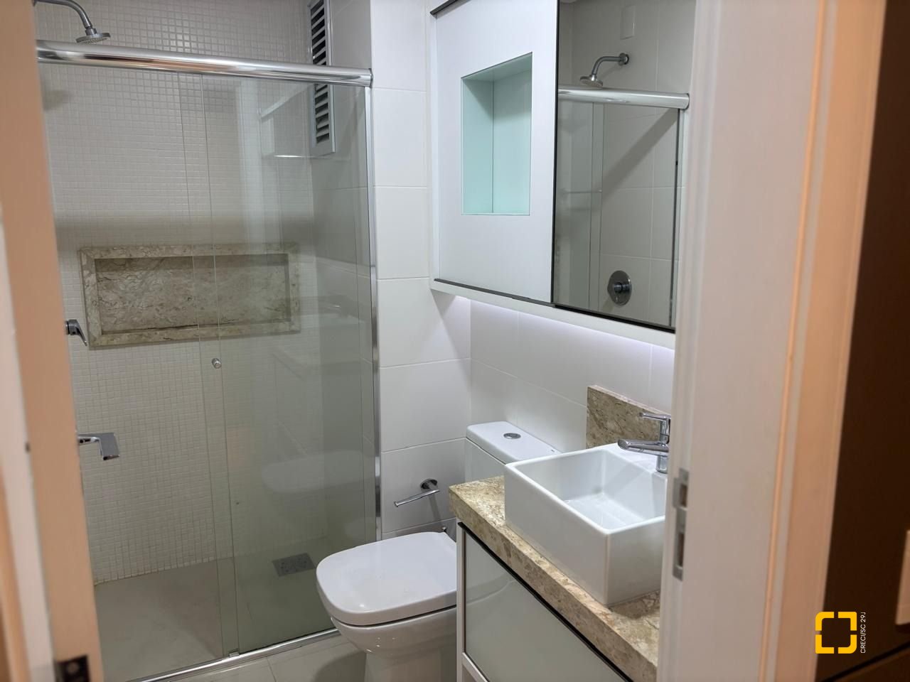 Apartamento com 143m², 3 quartos (sendo 3 suítes), 3 garagens, no bairro Campinas em São José
