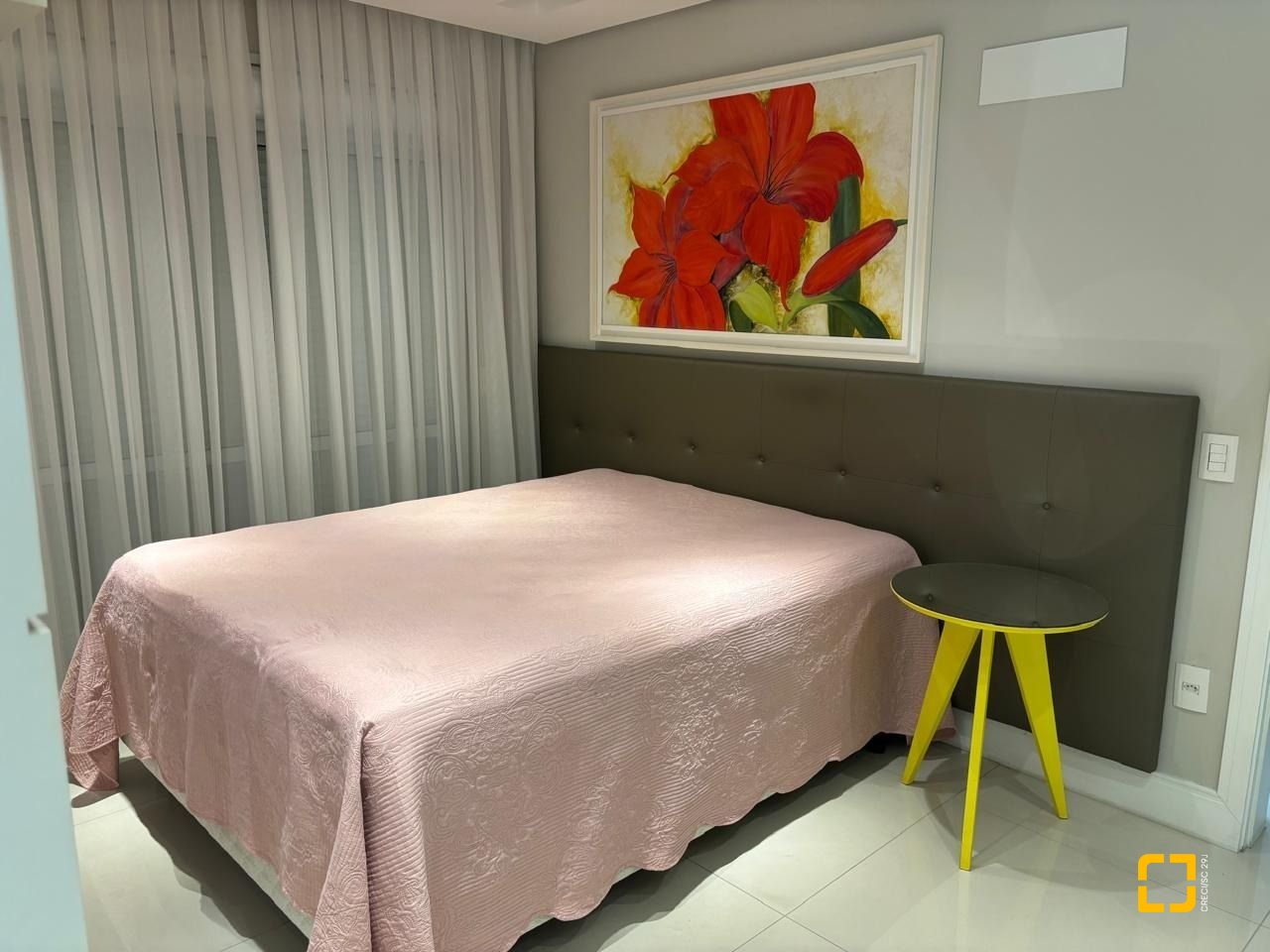 Apartamento com 143m², 3 quartos (sendo 3 suítes), 3 garagens, no bairro Campinas em São José