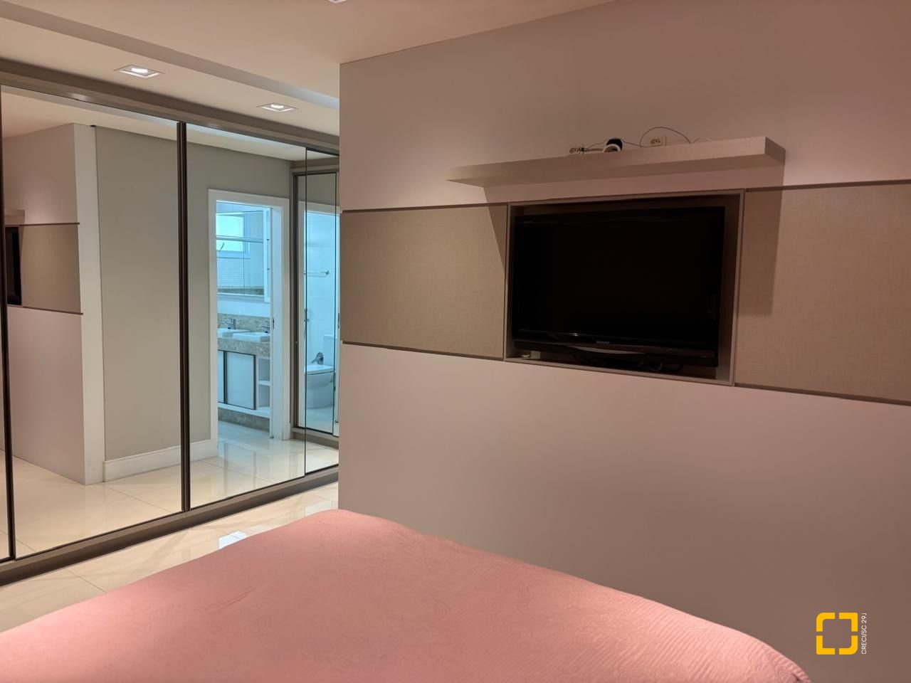 Apartamento com 143m², 3 quartos (sendo 3 suítes), 3 garagens, no bairro Campinas em São José
