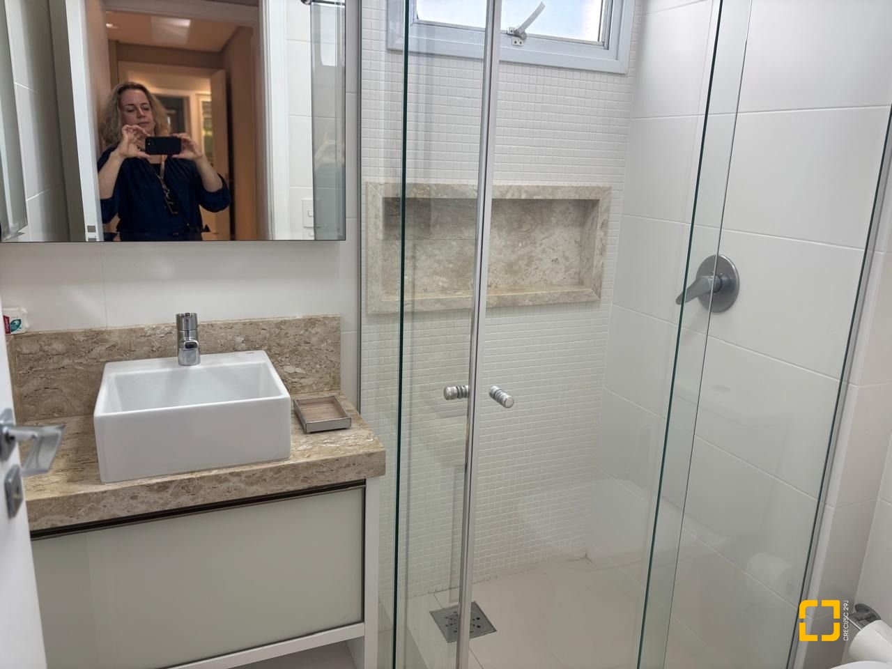 Apartamento com 143m², 3 quartos (sendo 3 suítes), 3 garagens, no bairro Campinas em São José