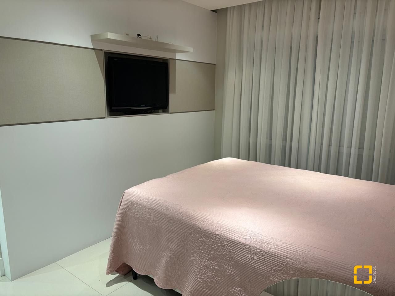 Apartamento com 143m², 3 quartos (sendo 3 suítes), 3 garagens, no bairro Campinas em São José