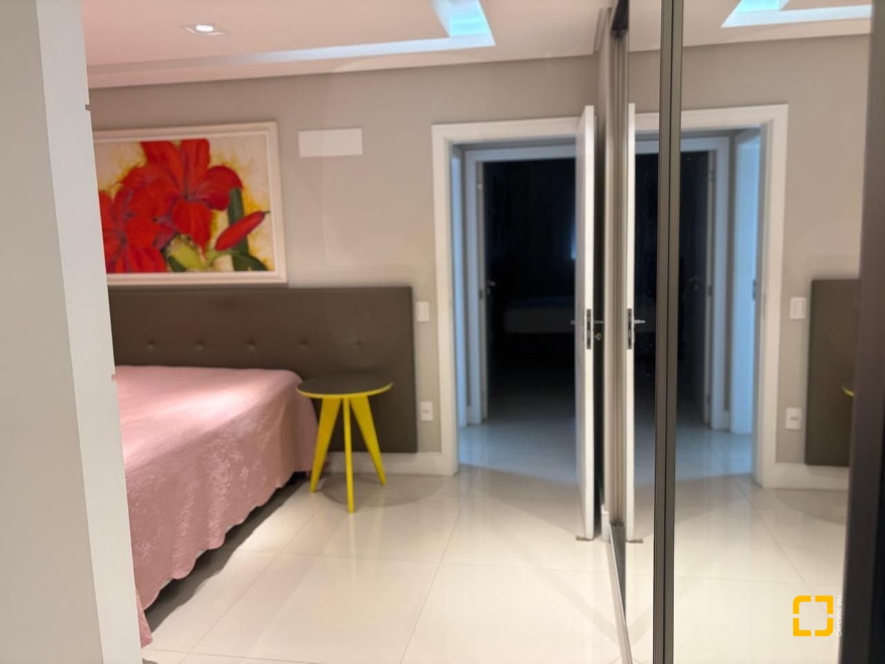 Apartamento com 143m², 3 quartos (sendo 3 suítes), 3 garagens, no bairro Campinas em São José
