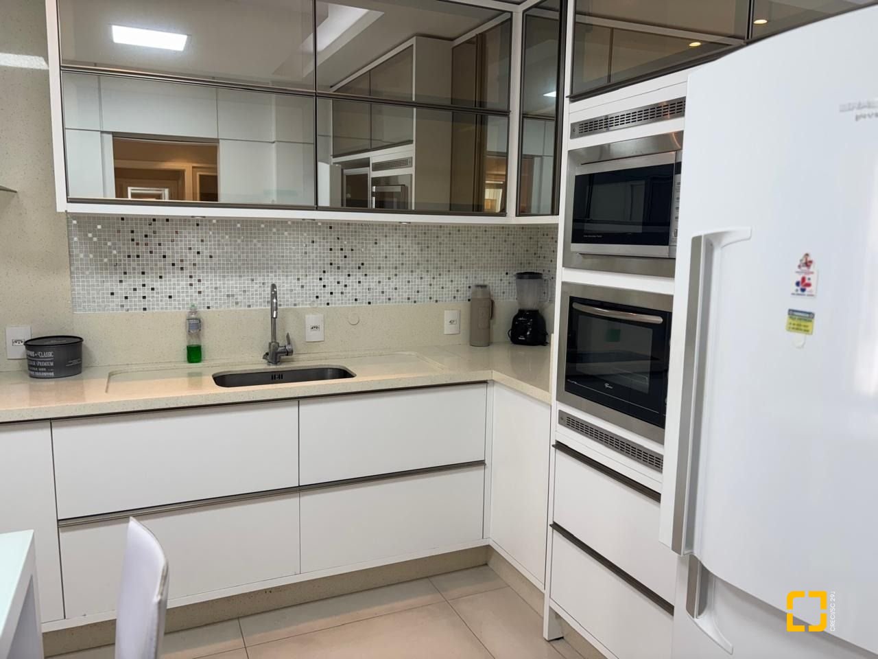 Apartamento com 143m², 3 quartos (sendo 3 suítes), 3 garagens, no bairro Campinas em São José
