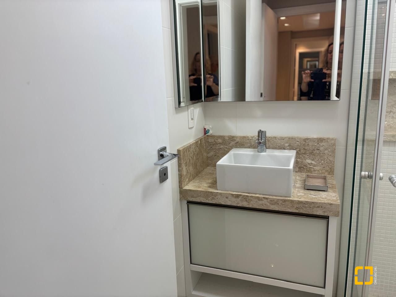 Apartamento com 143m², 3 quartos (sendo 3 suítes), 3 garagens, no bairro Campinas em São José