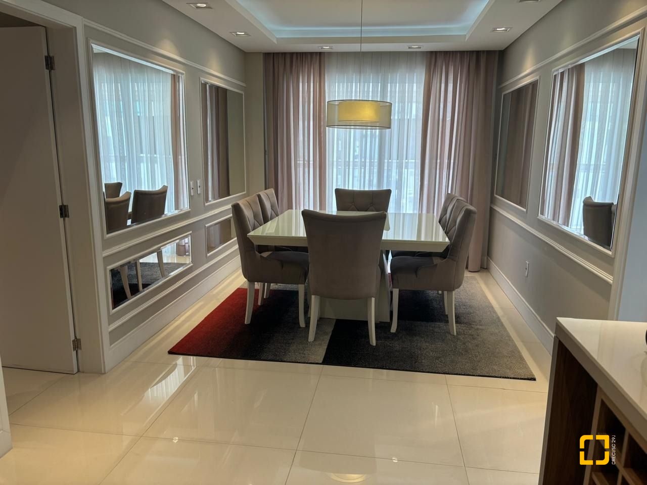 Apartamento com 143m², 3 quartos (sendo 3 suítes), 3 garagens, no bairro Campinas em São José