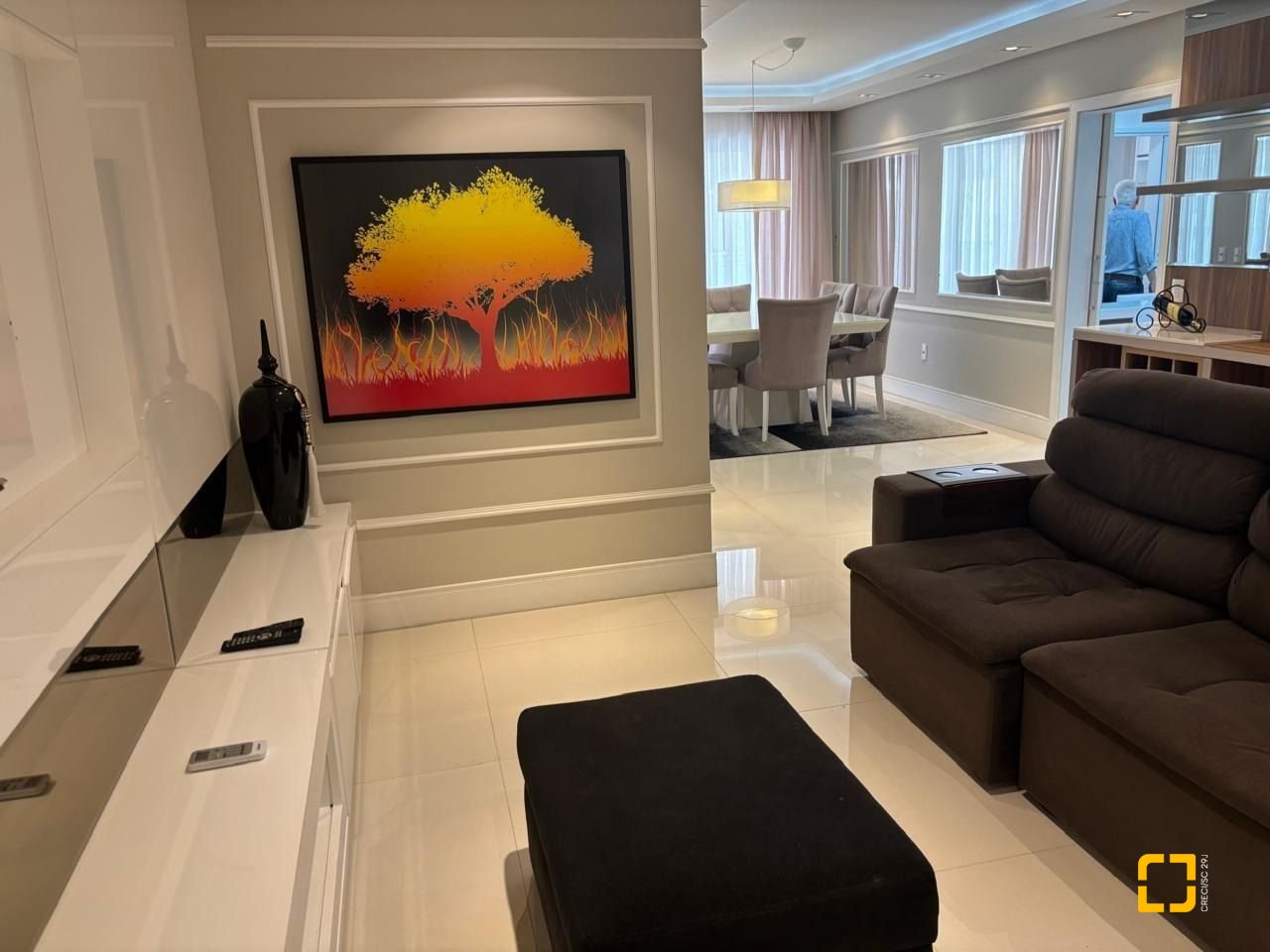 Apartamento com 143m², 3 quartos (sendo 3 suítes), 3 garagens, no bairro Campinas em São José