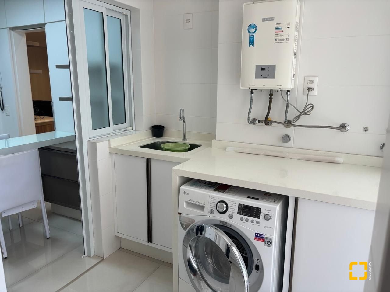 Apartamento com 143m², 3 quartos (sendo 3 suítes), 3 garagens, no bairro Campinas em São José
