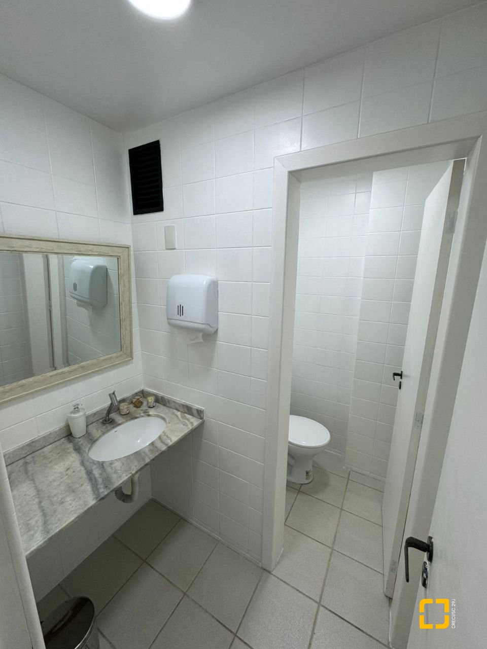 Sala com 31m², no bairro Centro em Florianópolis