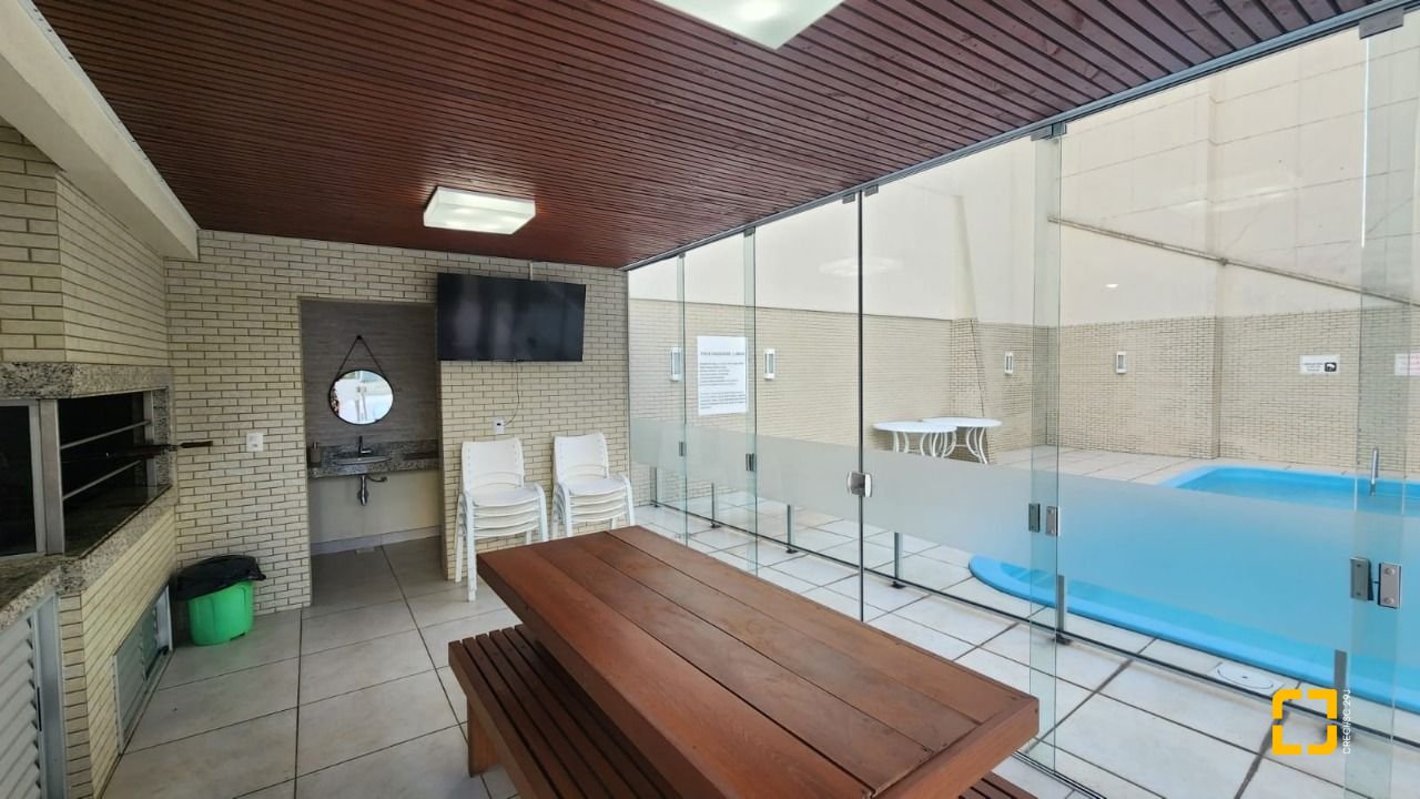 Apartamento com 170m², 4 quartos (sendo 1 suíte), 2 garagens, no bairro Centro em Florianópolis