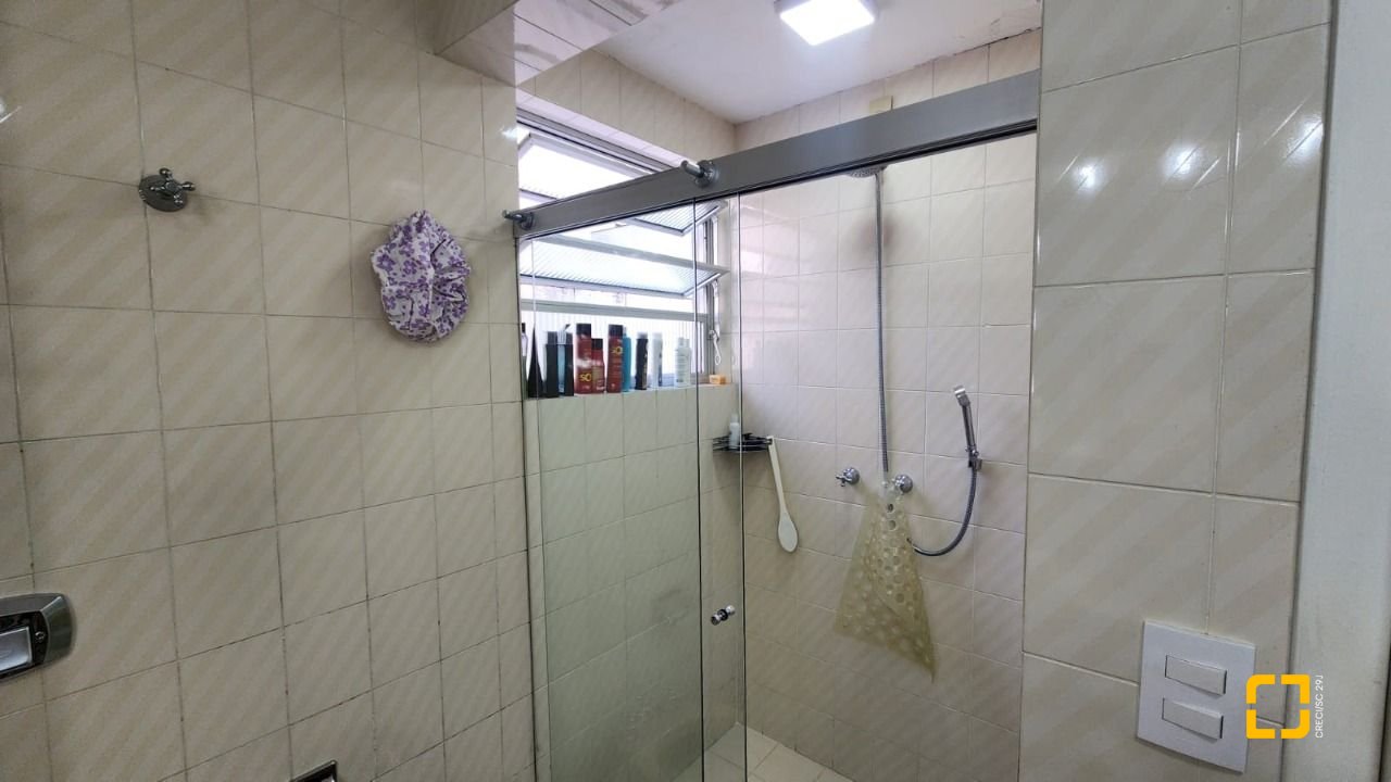 Apartamento com 170m², 4 quartos (sendo 1 suíte), 2 garagens, no bairro Centro em Florianópolis