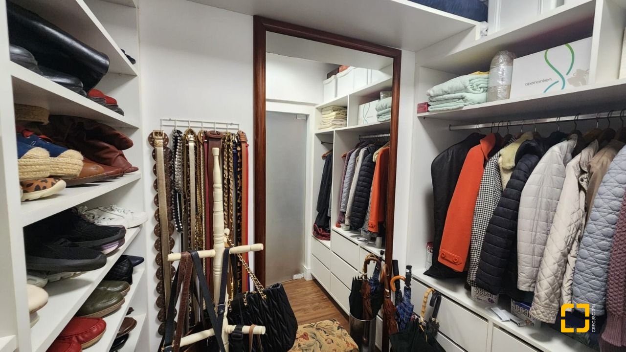 Apartamento com 170m², 4 quartos (sendo 1 suíte), 2 garagens, no bairro Centro em Florianópolis